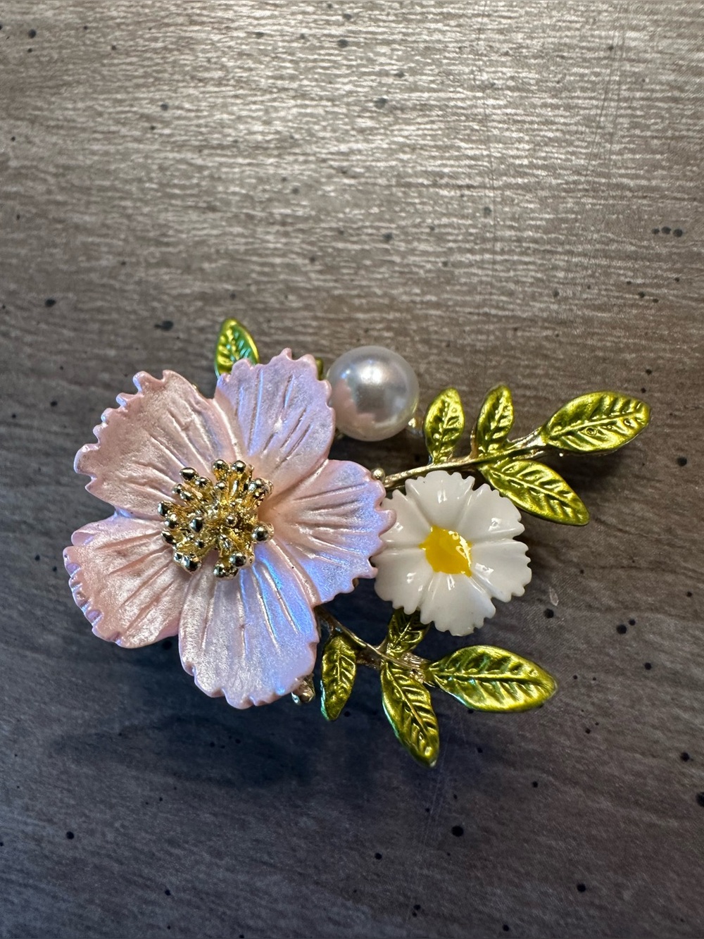Gold Tone Pink and White Floral brooch